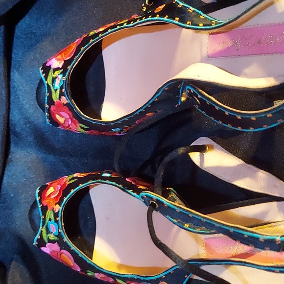 Betsey Johnson Jamison embroidered ankle tie heels - Picture 4 of 16